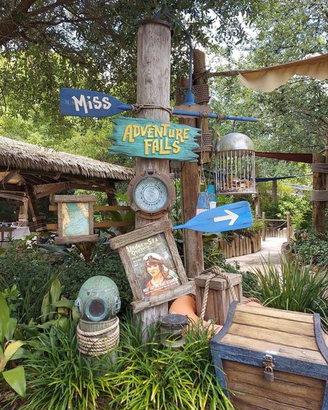 Typhoon Lagoon Disney, Lagoon Aesthetic, Disney Water Parks, Typhoon Lagoon, Disney Travel Agents, Park Day, Wave Pool, Disney Adult, Lazy River