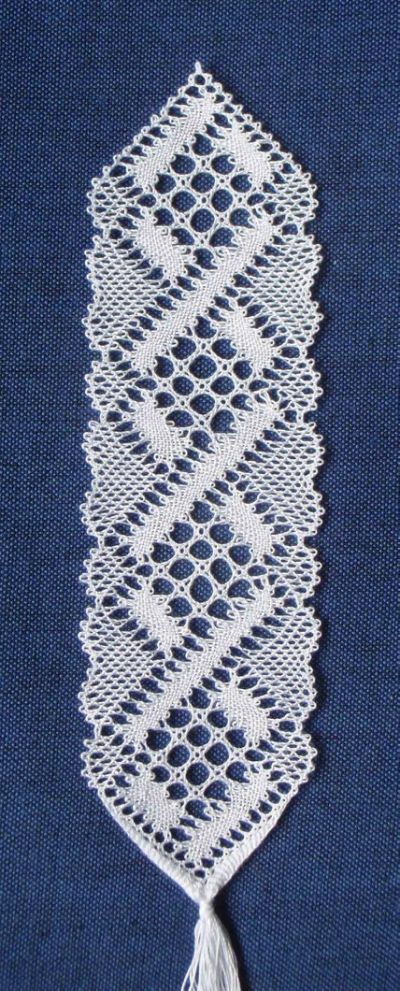 Bobbin Lace Tutorial, Lace Bookmark, Bobbin Lacemaking, Lace Diy, Bobbin Lace Patterns, German Christmas, Needle Lace, Bobbin Lace, Lace Making