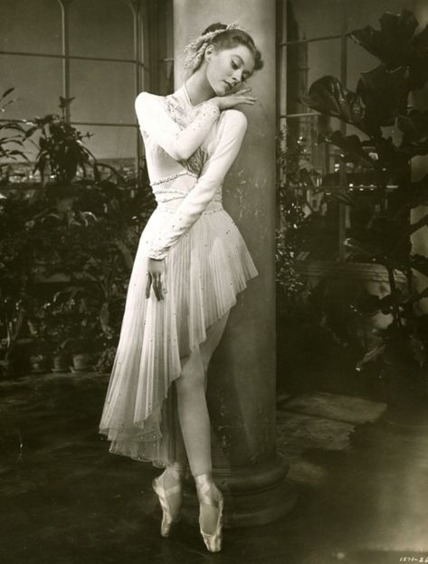 1930’s ballerina fashion. Moira Shearer, Vintage Ballet, Ballet Beauty, Ballet Inspiration, Ballet Photos, Shall We Dance, Ballet Photography, Ballet Beautiful, Ballet Costumes