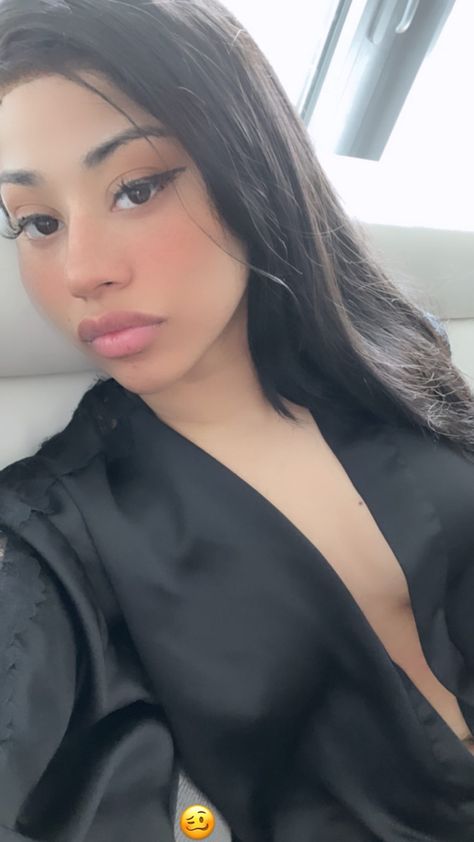 Hennessy Carolina, Selfie Pics, Ig Models, Drawing Techniques, Models, Quick Saves