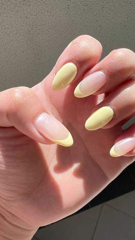 Pastel Yellow Almond Acrylic Nails, Nails 2024 Yellow, Minimalist Nails Yellow, Yellow Nails Simple, Yellow Nails With Chrome, Yellow Manicure Ideas, Butter Yellow Nails, Soft Yellow Nails, Light Yellow Nails