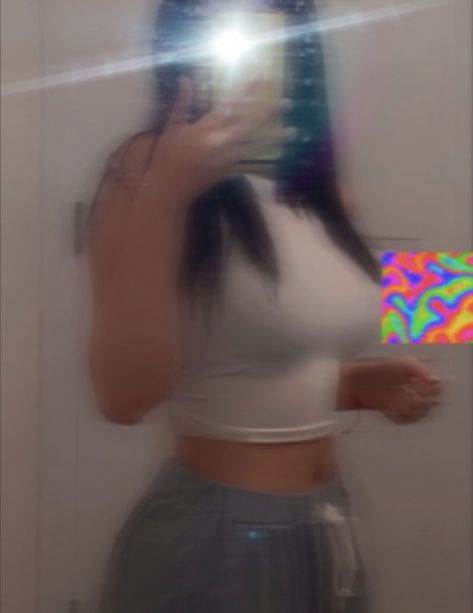 Blurry Body Mirror Pics, Baddie Mirror Pics No Face Blurry, Mirror Pics Blurry, Snap Mirror Pics, Mirror Body Pic, Blurry Aesthetic Girl, Baddie Mirror Pics, Fake Selfies, Motivation Photo