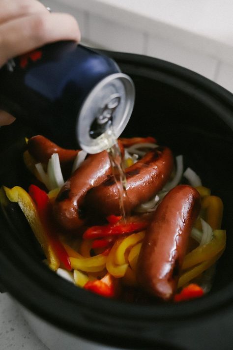 Crockpot Recipes for Large Families: How to Make Slow Cooker Beer Brats with Peppers and Onions. Dinner ideas with the crockpot. Brats In Crockpot Slow Cooker, Crockpot Brats Slow Cooker, Brats With Peppers And Onions, Brats In Crockpot, Beer Brats Recipe, Sausage Crockpot, Sausage Peppers And Onions, Slow Cooker Barbacoa, Beer Brats