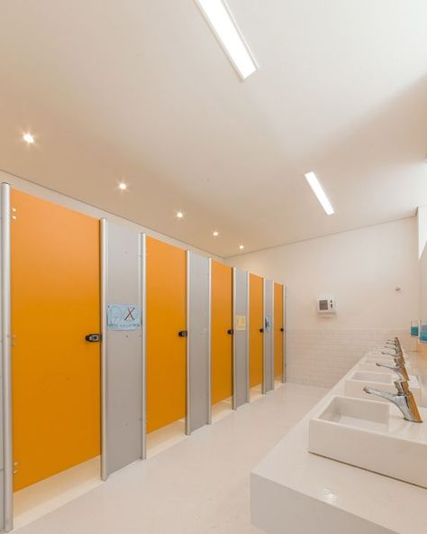 School Toilet Design, School Bathroom Ideas, Interior Design Toilet, School Toilet, School Exterior, Public Restroom Design, School Restroom, Toilet Plan, Japanese Bathroom Design