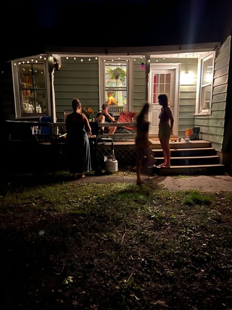 a group of girls on a porch at night time grilling in the summer Sitting On The Porch Aesthetic, Porch At Night Aesthetic, Porch Aesthetic Summer, College House Exterior, Porch Aesthetic Night, House Show Aesthetic, Friends House Aesthetic, College Backyard, Porch Hangout