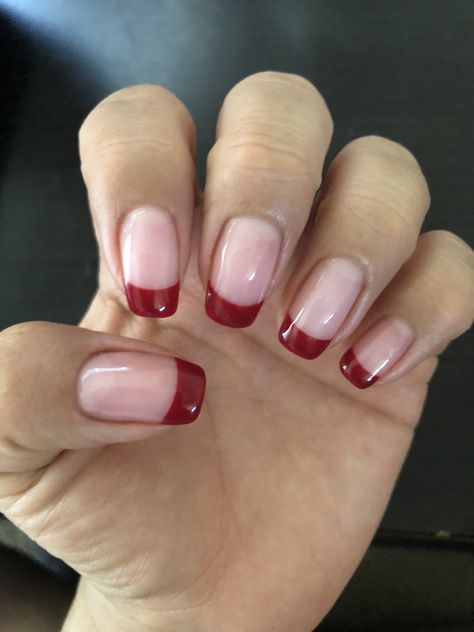 Red French Nails Design Square, Short Dark Red French Tip Nails, Red Tip Dip Nails, French Nails With Red Tips, Dark Red Tips Nail, White Nails Red Tips, Red French Tip Nails Squoval, Red French Tip Square Nails, Red Fade Nails