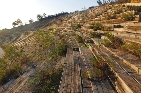 Tremendously impressed by this exploration at abandoned rafting and canoe-kayak facilities of the 2004 Olympic Games in Athens, Greece. 1984 Winter Olympics, Ancient Athens, Olympic Village, Summer Olympic Games, Canoe And Kayak, Abandoned Buildings, Athens Greece, Abandoned Houses, Abandoned Places