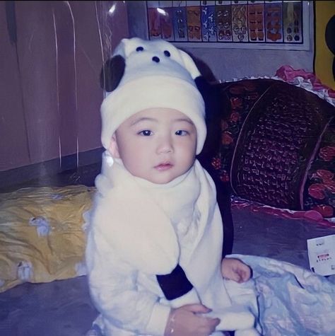 Jeonghan Baby Pic, Svt Baby Pics, Baby Seventeen, Jeonghan And Joshua, Childhood Pictures, Happy Children's Day, Angel Devil, Seventeen Album, Childhood Photos