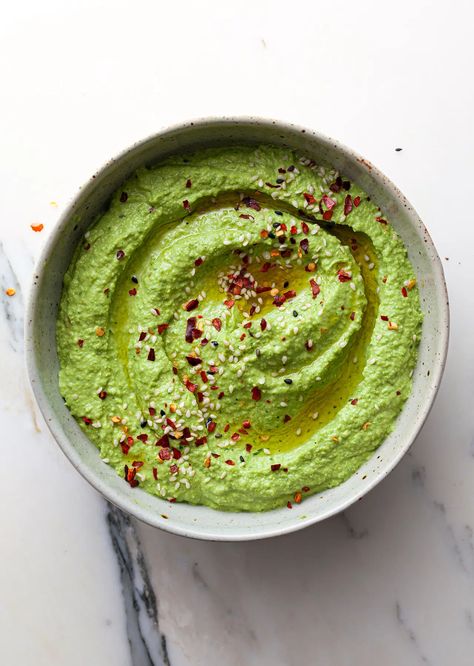 Pea Hummus - SO VEGAN Green Pea Hummus, Green Pea Hummus Recipe, Mash Peas Recipe, Pea Hummus Recipe, Pea Dip, Pea Hummus, Hummus Salad, Chickpea Hummus, Vegan Spread