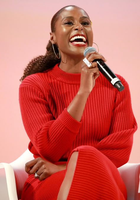 Issa Rae Aesthetic, Speaking On Stage Aesthetic, Women Speaking On Stage, Speaking Engagement Aesthetic, Woman Speaking On Stage, Woman On Stage, Speaking On Stage, Woman Speaking, Powerful Black Women