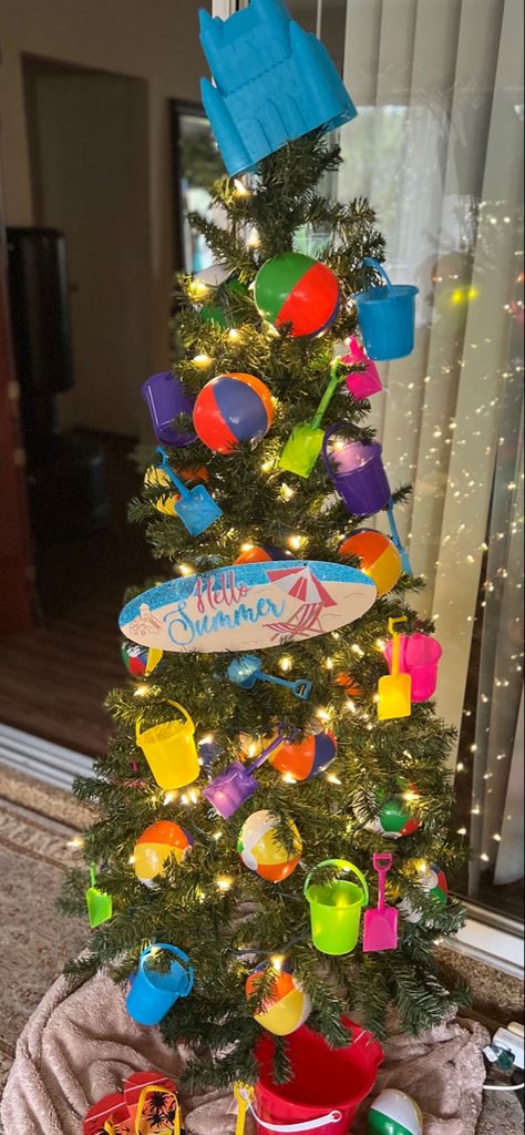 Flip Flop Christmas Tree, Summer Christmas Trees, Summer Theme Christmas Tree, Summer Christmas Tree Ideas, Christmas In July Ornaments, Summer Tree Decorations, Hawaiian Christmas Decorations, Summer Christmas Tree, Tropical Christmas Decorations