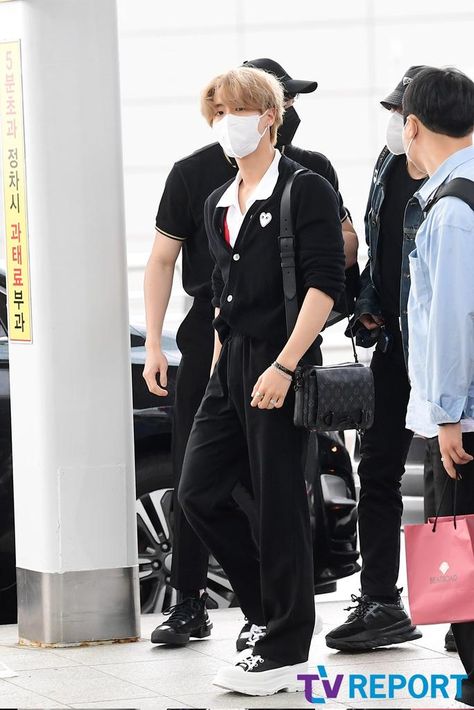 han jisung pics on Twitter: "… " Stray Kids Airport Fashion, Stray Kids Fashion, Stray Kids Outfits, Airport Fits, Boy Group, Han Jisung, Press Photo, Airport Style, Airport Outfit