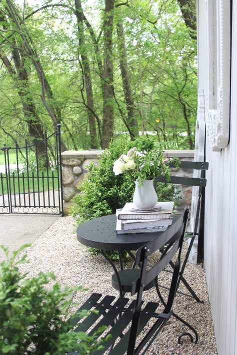 French Style Courtyard, Parisian Cafe Chairs, Front Yard Bistro Area, French Country Patio Furniture, French Country Patio Ideas, European Patios French Country, Parisian Porch, French Front Yard, French Patio Ideas