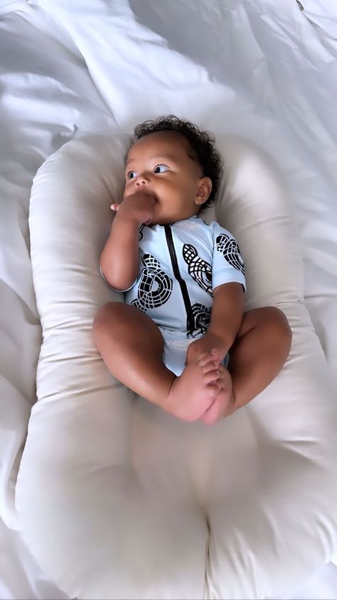 Newborn Black Babies, Pregnancy Belly Photos, Cute Pregnancy Pictures, Mommy And Baby Pictures, Black Baby Boys, Cute Mixed Babies, Pretty Pregnant, Cute Black Babies, Mode Zara