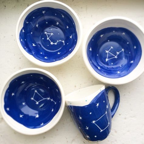 Pottery Painting Ideas Moon And Stars, Pottery Painting Space Theme, Pottery Painting Celestial, Diy Ceramic Bowl Painting, Painting Poterry Ideas, Stars Pottery Painting, Pottery Painting Ideas Stars, Star Pottery Painting, Celestial Pottery Painting Ideas