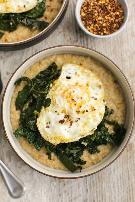 Savory Oats, Savory Oatmeal Recipes, Meatless Breakfast, Oats Porridge, Garlicky Kale, Savory Oatmeal, Oatmeal Bowls, Healthy Food Facts, Fried Eggs