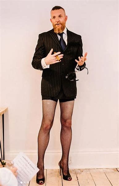 men wearing heels - Search Images Men Wearing High Heels, Men In Stockings, British Man, Men High Heels, Men Wearing Skirts, Gender Fluid Fashion, Genderless Fashion, Men In Heels, Mens Tights