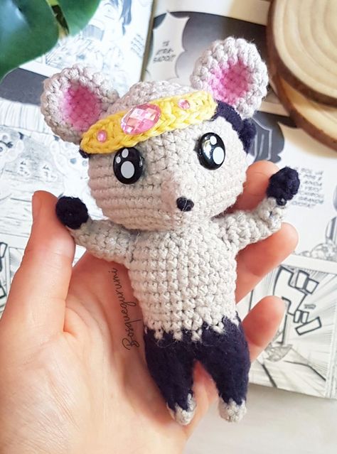 Ninju amiguruim pattern is coming soon! O padrão do Ratinho Muque-Muque vem aí! #ninjumice #ninjudemonslayer #animeamigurumi #demonslayer #demonslayerfanart #kimetsu Buff Mice Demon Slayer, Demon Slayer Pattern, Quick Crochet Patterns, Crochet Design Pattern, Kawaii Crochet, Anime Crafts, Quick Crochet, Fun Crochet Projects, Anime Dolls