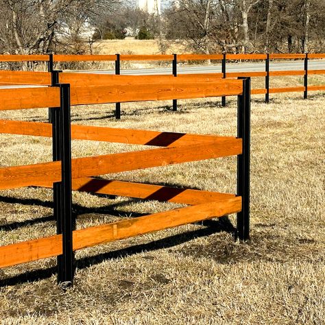 Ranch Rail Fence, Front Yard Walkway, Fence Options, Split Rail Fence, Small Entry, Country Fences, Ranch House Exterior, Rail Fence, Farm Fence