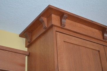 Craftsman Style Crown Molding Cabinets, Craftsman Cabinet Trim, Bungalow Crown Molding, Craftsman Crown Moulding, Arts And Crafts Crown Molding, Craftsman Crown Molding Ideas, Craftsman Style Crown Molding, Craftsman Finishes, Craftsman Crown Molding