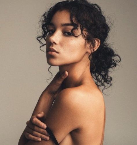 Tashi Rodriguez, Model Poses Photography, Business Hairstyles, Model Poses, Face Claims, Woman Face, A Black, Character Inspiration, Pretty People