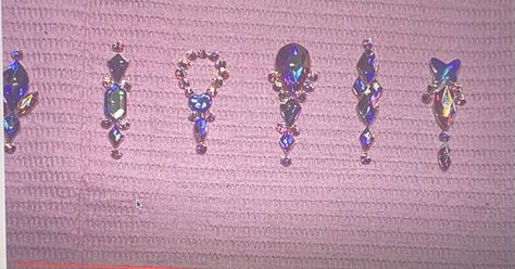 Mail Rhinestone Placement, Nail Charm Placement Ideas, Nail Gem Placement, Diamond Nail Designs Rhinestones, Stone Placement On Nails, Bling Placement On Nails, Crystal Placement On Nails, Gem Placement, Gem Nail Designs