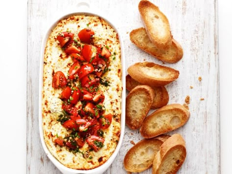 Baked Goat Cheese Dip, Goat Cheese Dip Recipes, Goat Cheese Dip, Thanksgiving Appetizers Easy, Chips Dip, Cheese Dip Recipe, Baked Goat Cheese, Twice Baked Potatoes Casserole, Thanksgiving Appetizer Recipes