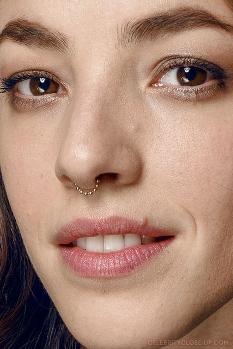 Nose Pin Ring, Pin Ring, Piercing Inspiration, Face Jewelry, Piercing Septum, Nose Piercing Jewelry, Face Jewellery, Nose Piercings, Tumblr Pics