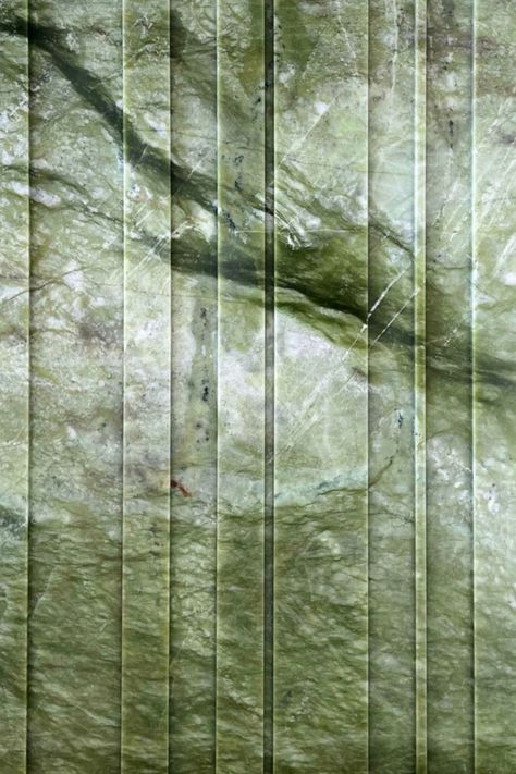 Lines that deeply engrave the natural stone creating a luxury marble wall panel that develops in all its horizontality and verticality and expresses itself in harmonious and calibrated plays of light. Green Marble Wall, Marble Wall Design, Marble Wall Panel, Wall Pattern Design, Stone Wall Design, Marble Detail, Cladding Design, Stone Wall Cladding, Luxury Flooring