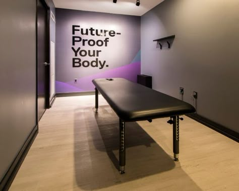 Physical Therapy Clinic Design, Physio Room, Physiotherapy Room, Chiropractic Office Design, Massage Room Design, Massage Room Decor, Office Reception Design, Massage Therapy Rooms, Recovery Room