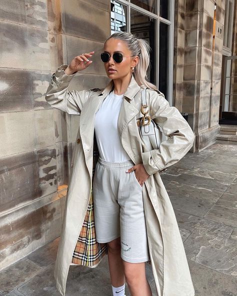 Ray Ban Hexagonal, Errands Outfit, Cold Fashion, Dwyane Wade, Classic Trench Coat, Neutral Fashion, Clothing Essentials, Fall Winter Outfits, Aesthetic Fashion