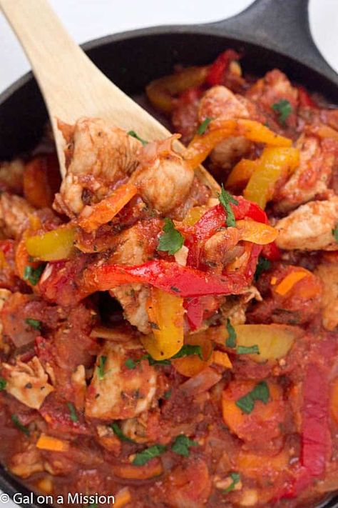 One-Pan Chicken Cacciatore - Gal on a Mission Chicken Cattitore, Canned Tomato Recipes, Cacciatore Recipes, Chicken Cacciatore Recipe, Italian Sausage Recipes, One Pan Chicken, Chicken Cacciatore, Pan Chicken, Diced Tomatoes