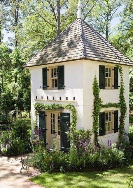 Tiny houses are becoming more and more popular as people are looking for more simplicity in their lives. Do you think you could live in one? French Cottage Garden, Southern Garden, Cottage Garden Design, She Sheds, Garden Sheds, Cabins And Cottages, French Cottage, Design Exterior, Glass Garden