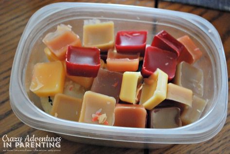 Use Recycled Wax Melts as Drawer Sachets #crafts #diy Recycle Candles, Diy Wax Melts, Drawer Sachets, Diy Cleaning Products Recipes, Diy Wax, Old Candles, Scented Sachets, Cleaning Recipes, Candle Wax Melts