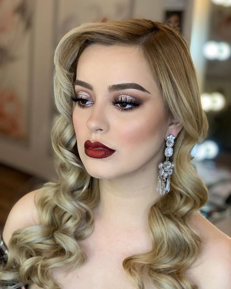 1920s Makeup Gatsby, Roaring 20s Makeup, Great Gatsby Makeup, 1920’s Makeup, Gatsby Makeup, Flapper Makeup, Dark Lipstick Colors, Great Gatsby Hairstyles, 20s Hair