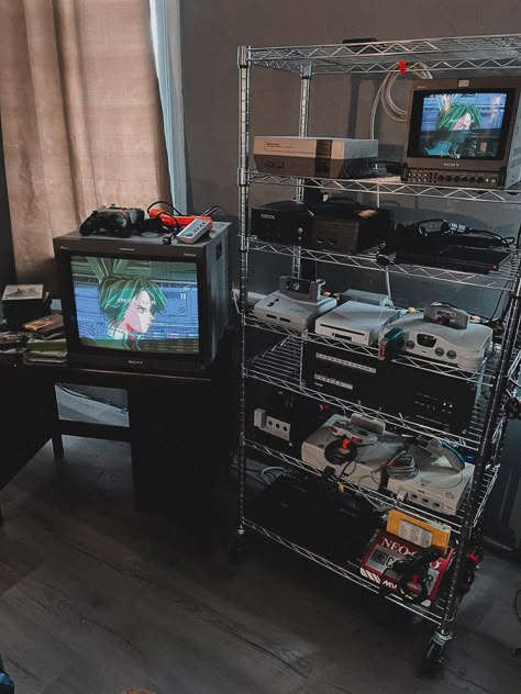 2000s Gaming Aesthetic, Retro Gaming Room Setup, Geek Room Aesthetic, Ps2 Setup, Y2k Gaming Setup, Crt Tv Setup, Vintage Gaming Setup, Crt Setup, Retro Gaming Setup