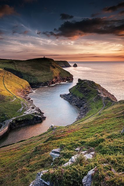 ✿⊱╮Boscastle, Cornwall, England Things To Do In Cornwall, Cornwall Coast, Cornwall England, Kingdom Of Great Britain, Open Spaces, Fall Prints, Autumn Landscape, England Travel, Sandy Beaches