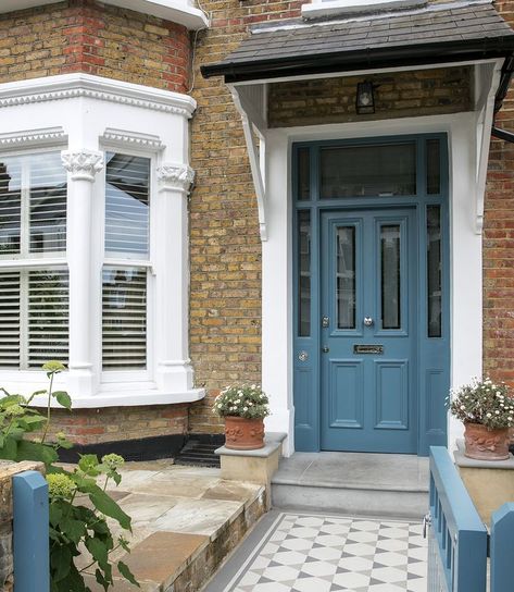 Rectangles Edwardian Terrace House, Victorian Front Garden, Terrace House Exterior, Victorian Front Doors, 25 Beautiful Homes, Front Door Steps, Victorian Terrace House, Front Garden Design, Edwardian House