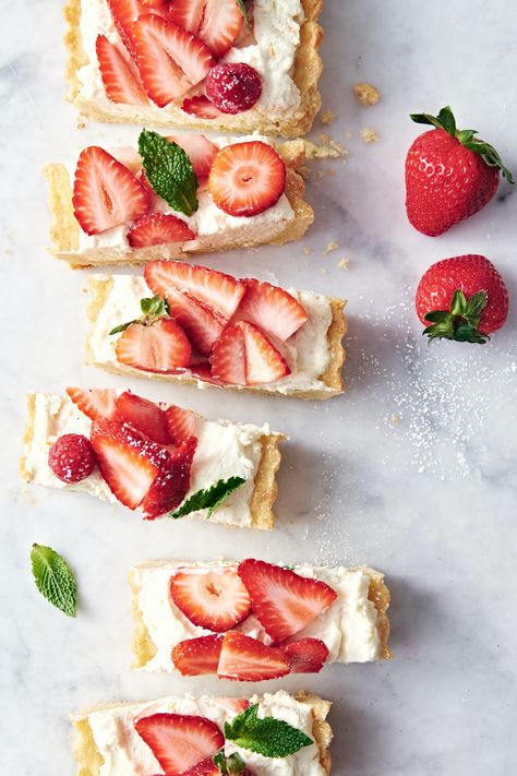 Strawberry Cannoli Tart - New England Today Cannoli Tart, Strawberry Cannoli, Italian Cannoli, Cookout Recipes, Juicy Burgers, New England Summer, Summer Bash, Baked Potato Casserole, Strawberry Tart