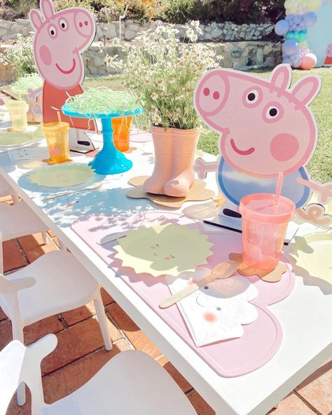 Peppa Pig Birthday Party 1st, Peppa Pig Birthday Table Decor, Peppa Pig Birthday Games Activities, Peppa Pig 4th Birthday Party, Diy Peppa Pig Decorations, Kids Party Table Decor, Peppa Pig 2nd Birthday, Peppa Pig Themed Birthday Party, Peppa Pig Party Ideas