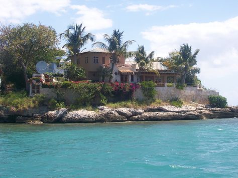 My dream home. guanica, Puerto Rico Puerto Rico Mansion, House In Puerto Rico, Caribbean Houses, Tuscany House, Puerto Rico Pictures, Puerto Rico Food, Caribbean Homes, Puerto Rican Culture, Beautiful Houses