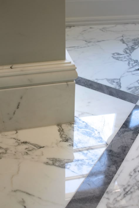 Marble Skirting Design Modern, Tile As Baseboard, Marble Skirting Design, Molding Bathroom, White Marble Quartz, Marble Baseboard, Marble Skirting, Classic Panelling, Marble Molding