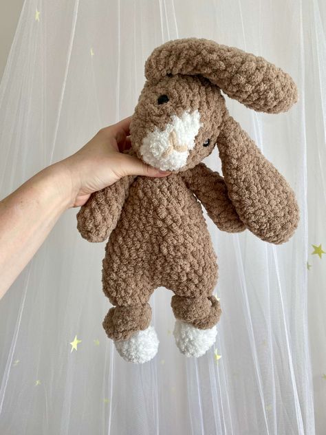 ABOUT THIS PATTERN 🐇✨ Meet the Sweet Bunny Nora: A Whimsical Friend for Little Ones! 🧶🌈 Elevate your crochet journey with this knotted lovey crochet pattern. This bunny more than just a plush toy, it's a cuddly companion designed to bring warmth and joy to children of all ages. Crafted with love and creativity, this pattern is perfect for creating an enchanting bunny friend that will be cherished for years to come. FINISHED SIZE approx. 38 cm | 12'' with crochet hook 6 mm approx. 40 cm | 14" Crochet Stuffed Rabbit, Amigurumi Snuggler Free Pattern, Bunny Snuggler Crochet Pattern Free, Bernat Blanket Yarn Lovey, Crochet Bunny Snuggler, Crochet Bunny Pattern Free, Crochet Stuffies Free Pattern, Lovey Crochet Pattern Free, Crochet Bunny Patterns