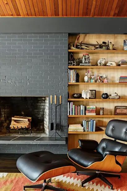 mid-century modern house renovation - jessica helgerson - living Midcentury Fireplaces, Midcentury Modern Fireplace, Mid Century Modern Fireplace, Mid Century Fireplace, Modern Apartment Decor, Mid Century Living Room, Mid Century Modern Living, Mid Century Modern Living Room, Design Remodel