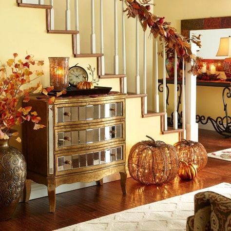 30+ Best Fall & Halloween season home decoration DIY Ideas - Hike n Dip Fall Staircase Decor, Fall Staircase, Veranda Design, Staircase Decor Ideas, Decoration Vitrine, Fall Entryway, Staircase Decor, Decor Ikea, Stair Case