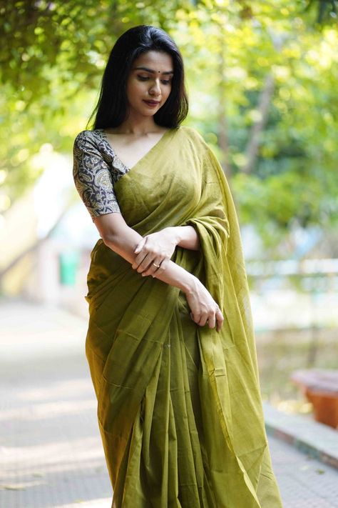 Plain Sarees, Saree Pose, Formal Saree, Lehenga Indian, Saree Blouse Styles, Sarees For Girls, Indian Sari Dress, Cotton Saree Blouse Designs, Saree Wearing Styles