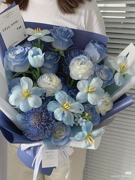 Blue Flowers Bouquet, Evergreen Flowers, Royal Blue Flowers, Luxury Flower Bouquets, Blue And White Flowers, Boquette Flowers, Flower Meanings, Flowers Bouquet Gift, Nothing But Flowers