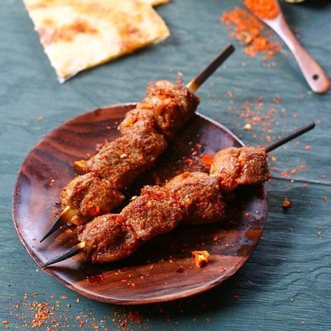 Cumin Lamb Skewers - Originated from Xinjiang, China. Lamb marinated with cumin and chili powder and the lamb skewers are grilled to perfection. Chines Food, Christmas Bbq, Cumin Lamb, Marinated Lamb, Lamb Skewers, Rasa Malaysia, Gluten Free Chili, Herb Cheese, Easy Asian Recipes