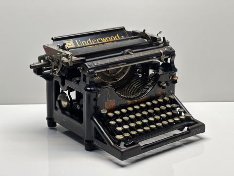 Unique Features, The 20th Century, Writing Instruments, No 5, Typewriter, Authors, 20th Century, Communication, Product Description