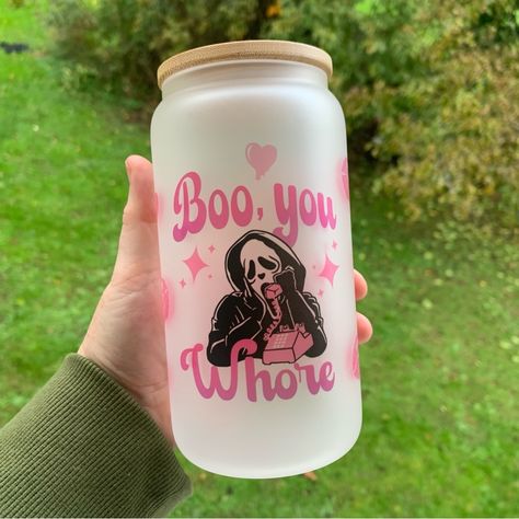 18oz Frosted Glass Tumbler With Bamboo Lid. Comes With A Straw, Hand Wash To Avoid Fading. Exclusive Pop & Dot Design Clear Cups With Vinyl Cricut, Glass Tumbler Design Halloween, Custom Glass Cups Cricut, Halloween Glass Tumblers, Snowglobe Tumblers, Glass Tumbler Design, Autumn Core, Trio Halloween Costumes, Bae Quotes